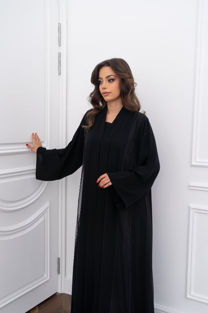 طقم عباية من قطعتين بلون أسود